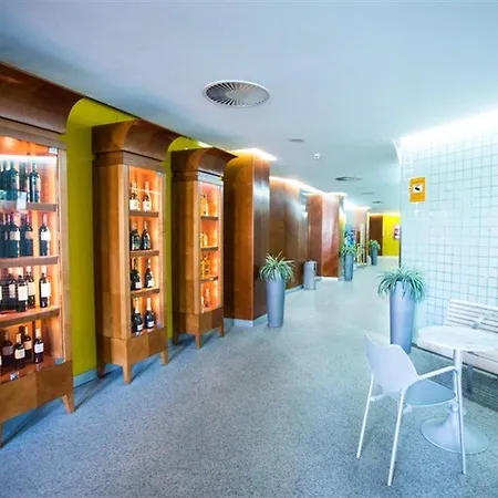 Port Fiesta Park Hotel