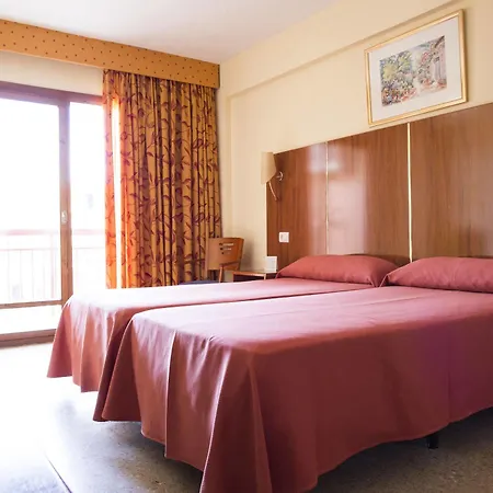 Port Fleming Hotel