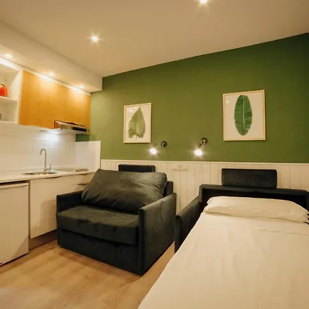 Palm Court Apartment