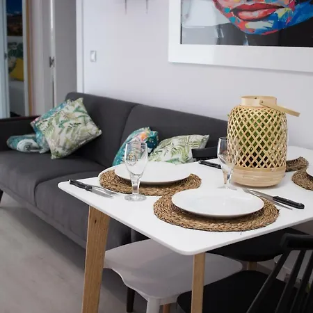 En El Centro A Un Minuto De La Playa Apartamento *