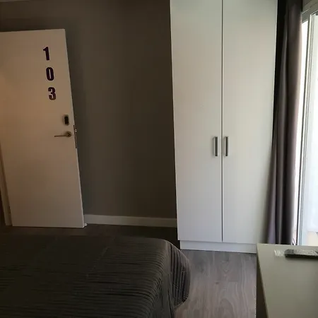 Benidorm Beach Hostel Отель Бенидорм