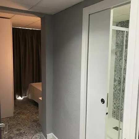 Benidorm Beach Hostel 2*
