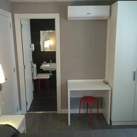 Отель Benidorm Beach Hostel
