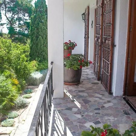 Altozano With Pool, Barbeque, Large Garden, And Fantastic Sea Views Benidorm