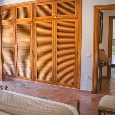 Villa Altozano With Pool, Barbeque, Large Garden, And Fantastic Sea Views *