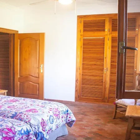 Altozano With Pool, Barbeque, Large Garden, And Fantastic Sea Views Benidorm