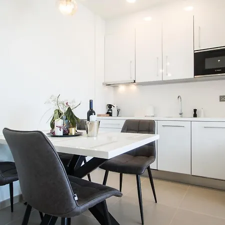 Intempo Sky 172 Apartment *