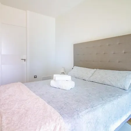 1 Bedroom In Apartment *