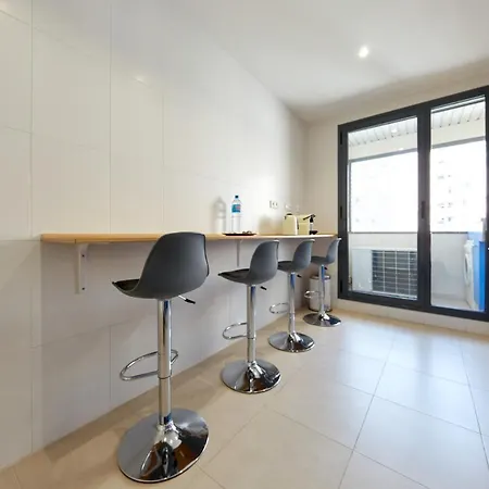 Apartment Luxurious Newly Renovated 2 Bedroom By The