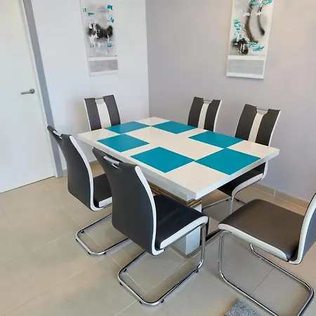 Luxurious Newly Renovated 2 Bedroom By The Benidorm
