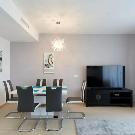 Luxurious Newly Renovated 2 Bedroom By The * Benidorm