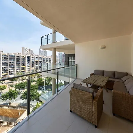 Luxurious Newly Renovated 2 Bedroom By The