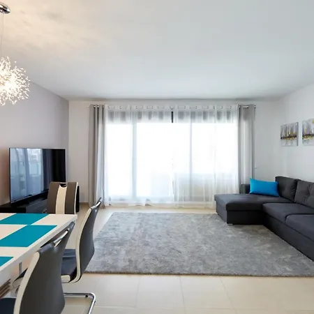Apartment Luxurious Newly Renovated 2 Bedroom By The Benidorm