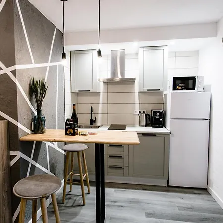 Lovely Two Bedroom In The Center Of *