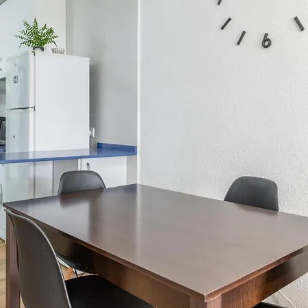 Queen Apartment *