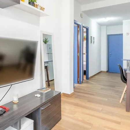 Queen Apartment *