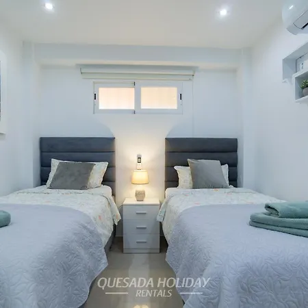 100mts To Beach, Luxury Encanto Apartman