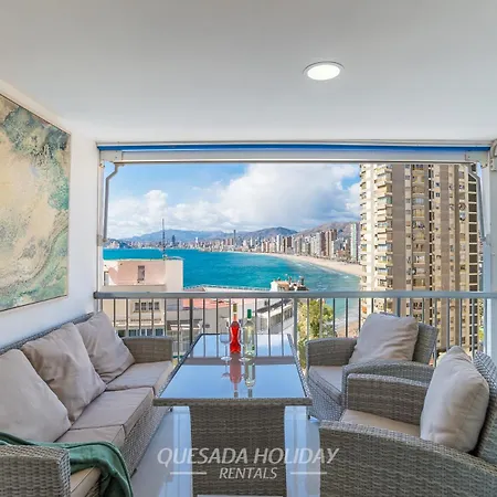 100mts To Beach, Luxury Encanto Apartman *