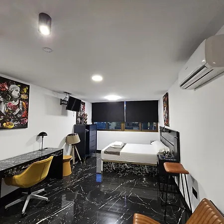 Apartment Black