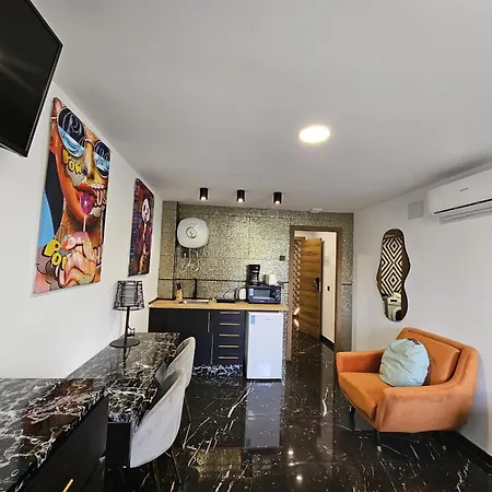Apartment Black *