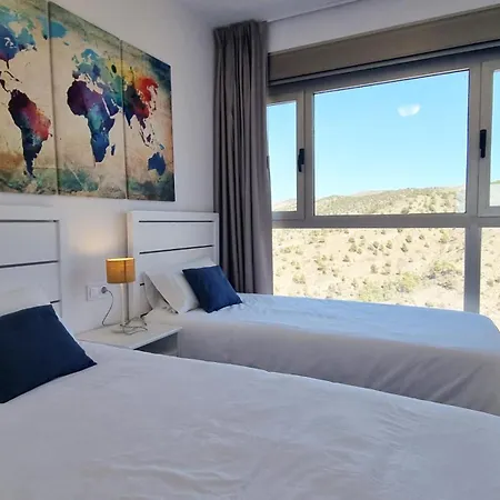 Apartment Skyscraper With Panoramic Views - Floor 38 *
