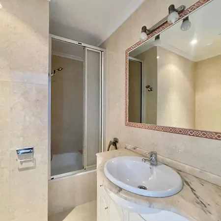 Torre Coblanca Seafront Apartment