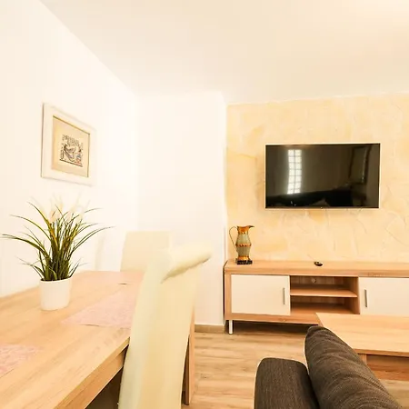 Casa Loma Con Terreno Privado Y Parking Compartido - A 800m De Playa Poniente Holiday home