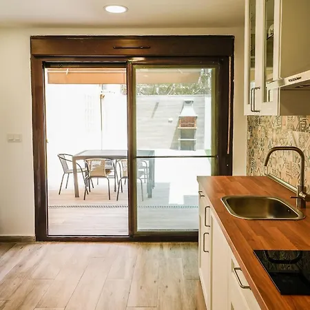 Casa Loma Con Terreno Privado Y Parking Compartido - A 800m De Playa Poniente *