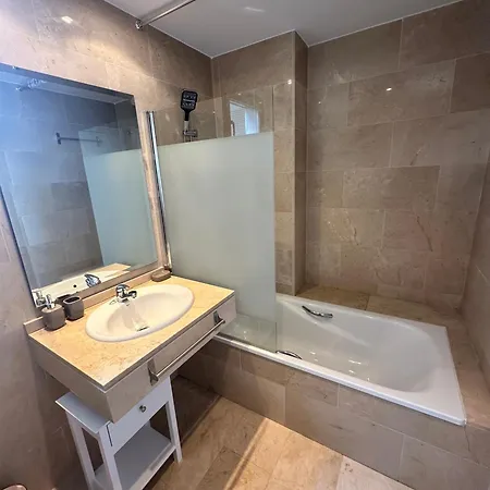Apartment Luxury 3 Bdr By The Beach *