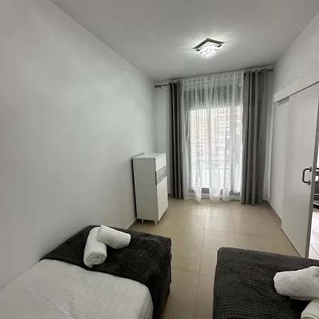 Apartment Luxury 3 Bdr By The Beach