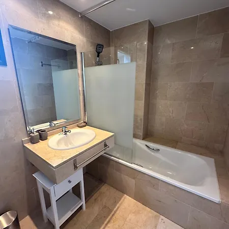 Luxury 3 Bdr By The Beach Apartment *