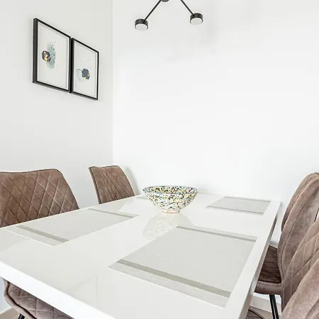 Intempo Sky 205 Apartment