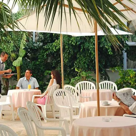 Internacional Hotel 2*