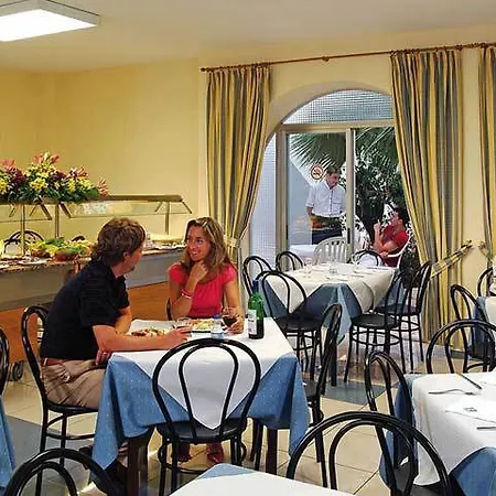 Internacional Hotel 2*