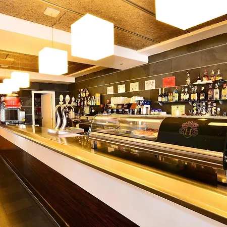 Sol Y Sombra Hotel 3*