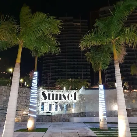 Sunset Drive Deluxe Апартаменты *